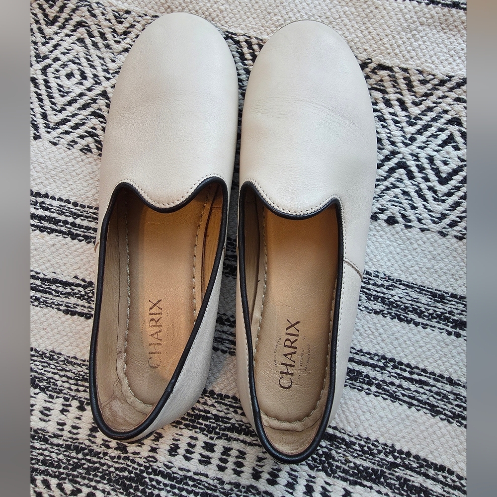 Charix Classic Leather Loafers | Cream & Black Artisan Slip-Ons | EU 44 Unisex - Picture 2 of 4
